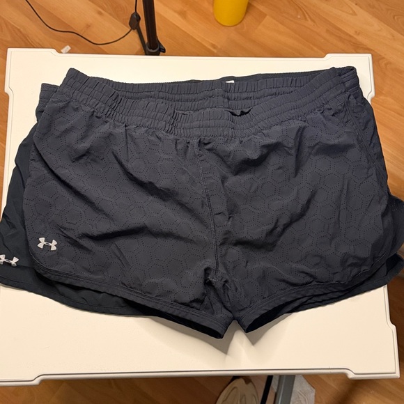 11 pairs of women’s running shorts all large - Picture 11 of 12